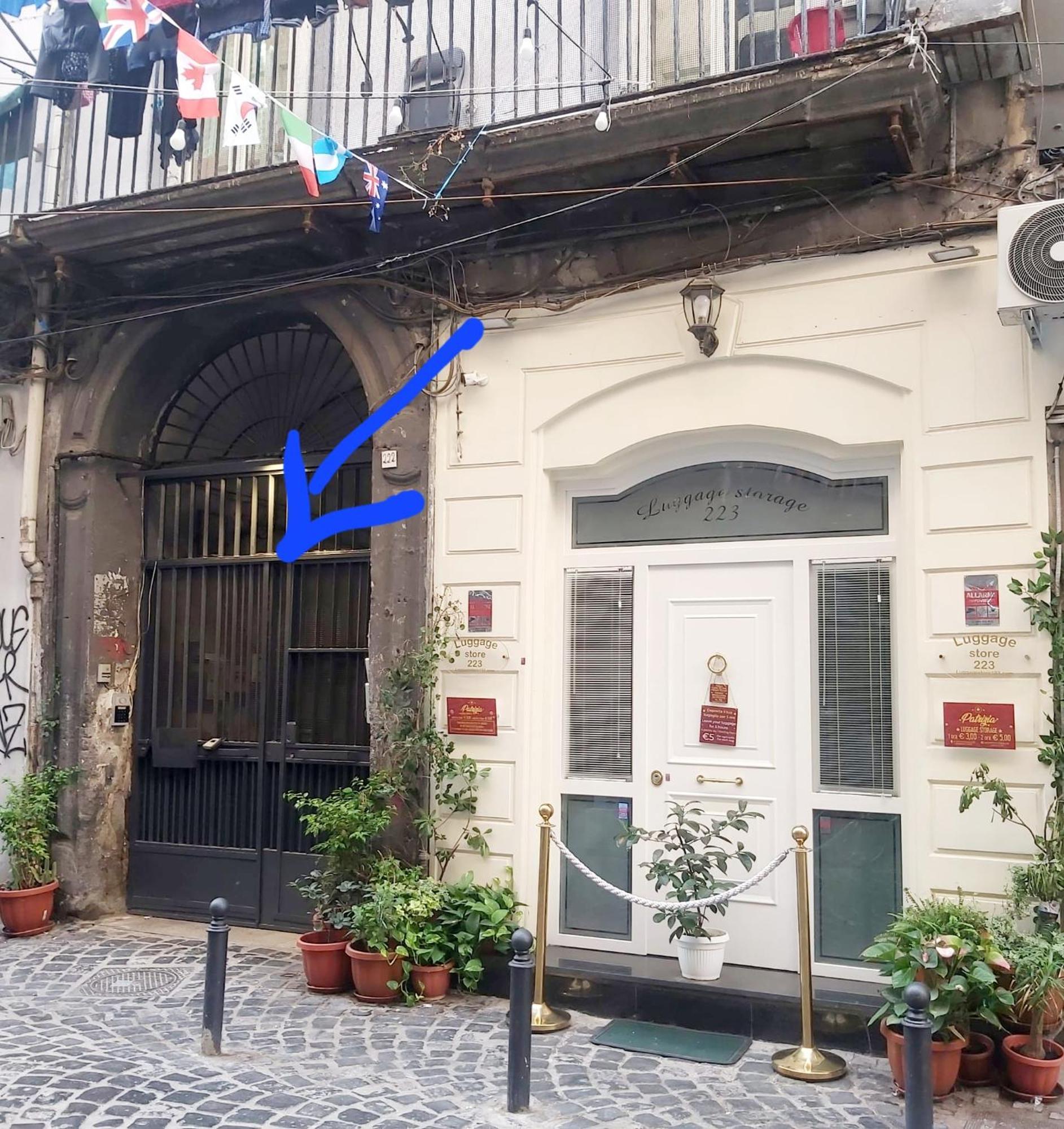 Tribunali Platamon Naples Extérieur photo